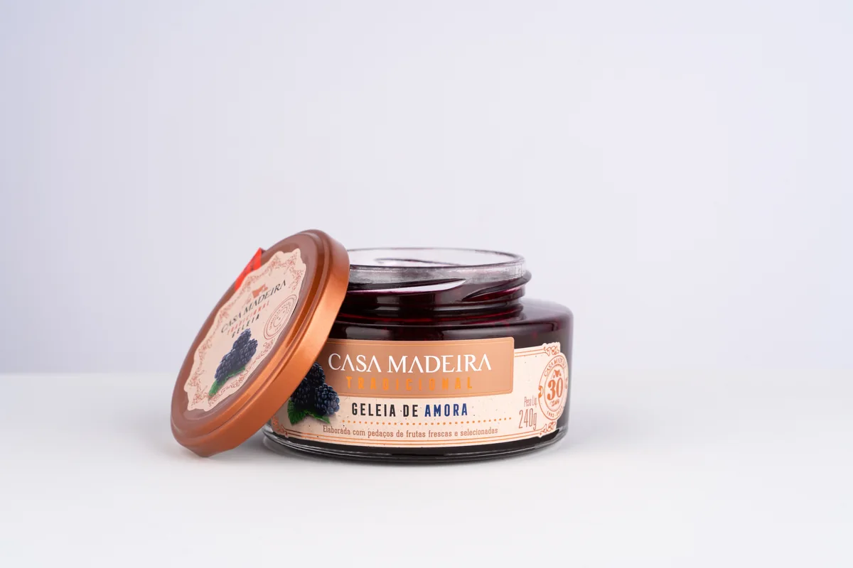 Geleia Tradicional Amora com Pedacos Casa Madeira 240 g