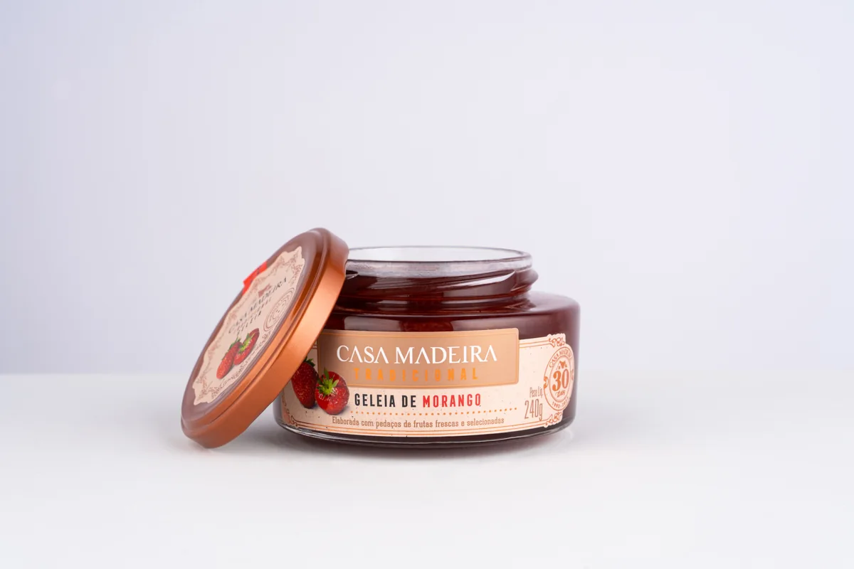 Geleia Tradicional Morango com Pedacos Casa Madeira 240 g